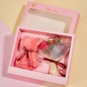 картинка Букет из мыльных роз в подарочной коробке с полотенцем в виде мишки