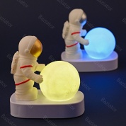 картинка Светодиодный декоративный светильник ночник Космонавт / Астронавт на Луне