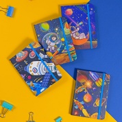 картинка Детский подарочный блокнот А6 для девочек и мальчиков в клетку на резинке для записей Космос