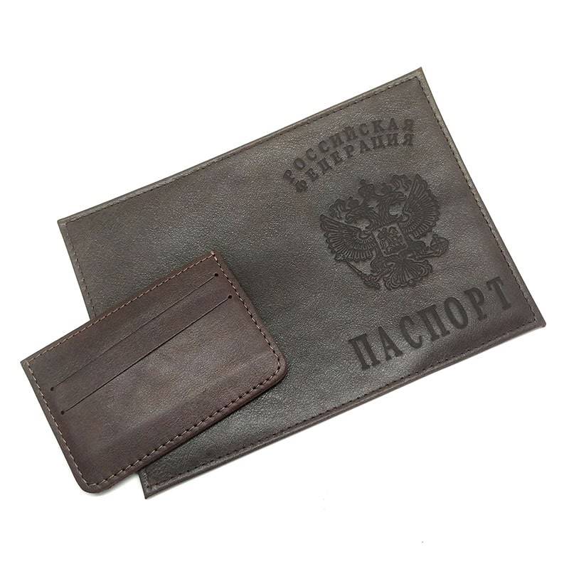 Мужской подарочный набор ARORA с кожаной обложкой на паспорт и визитницей