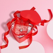 картинка Подарок на 14 февраля девушке подвеска сердце с цирконом в коробке сердце