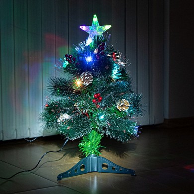 картинка Искусственная новогодняя светодиодная елка с ягодами и шишками и LED звездой